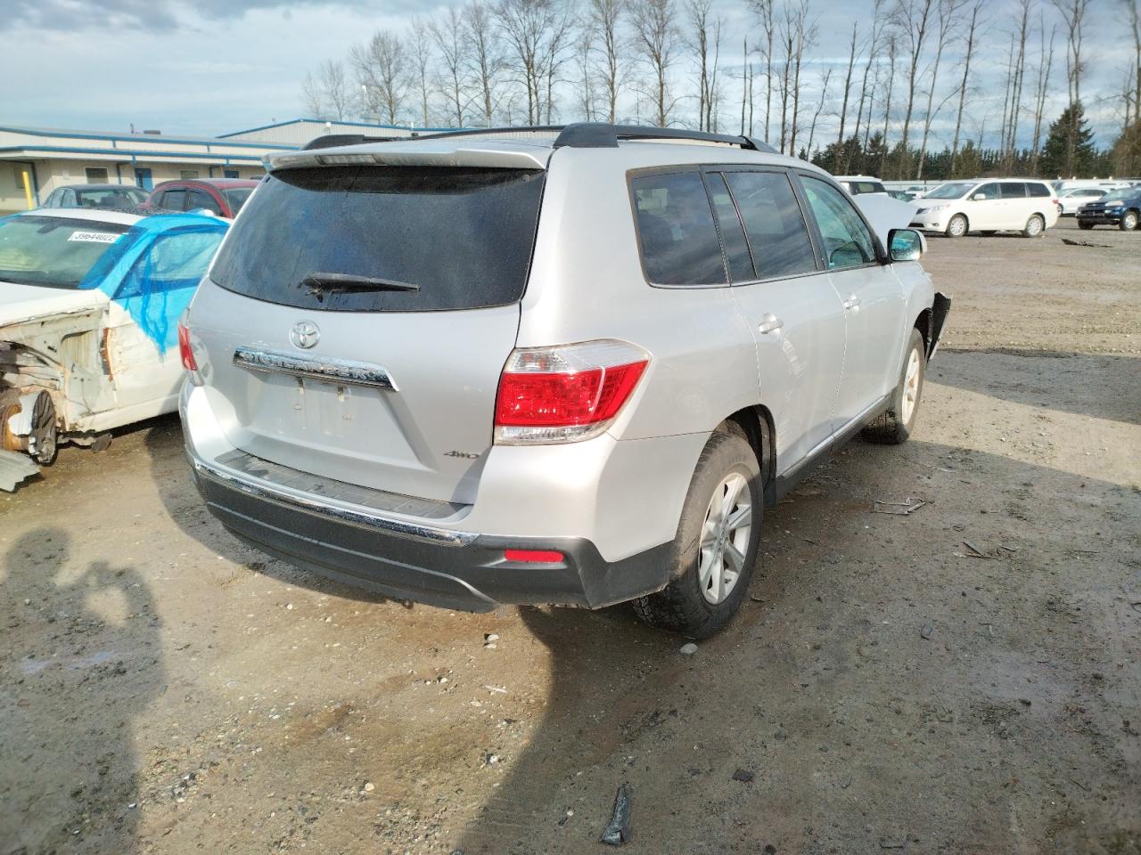 Photo 4 from auction – 2013 TOYOTA HIGHLANDER with VIN 5TDBK3EH8DS268414