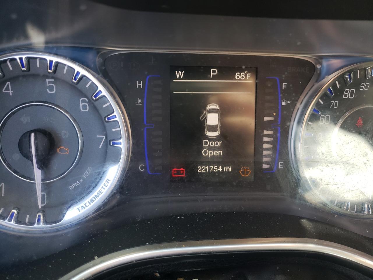 Photo 8 from auction – 2015 CHRYSLER 200 LIMITE with VIN 1C3CCCAB6FN743963
