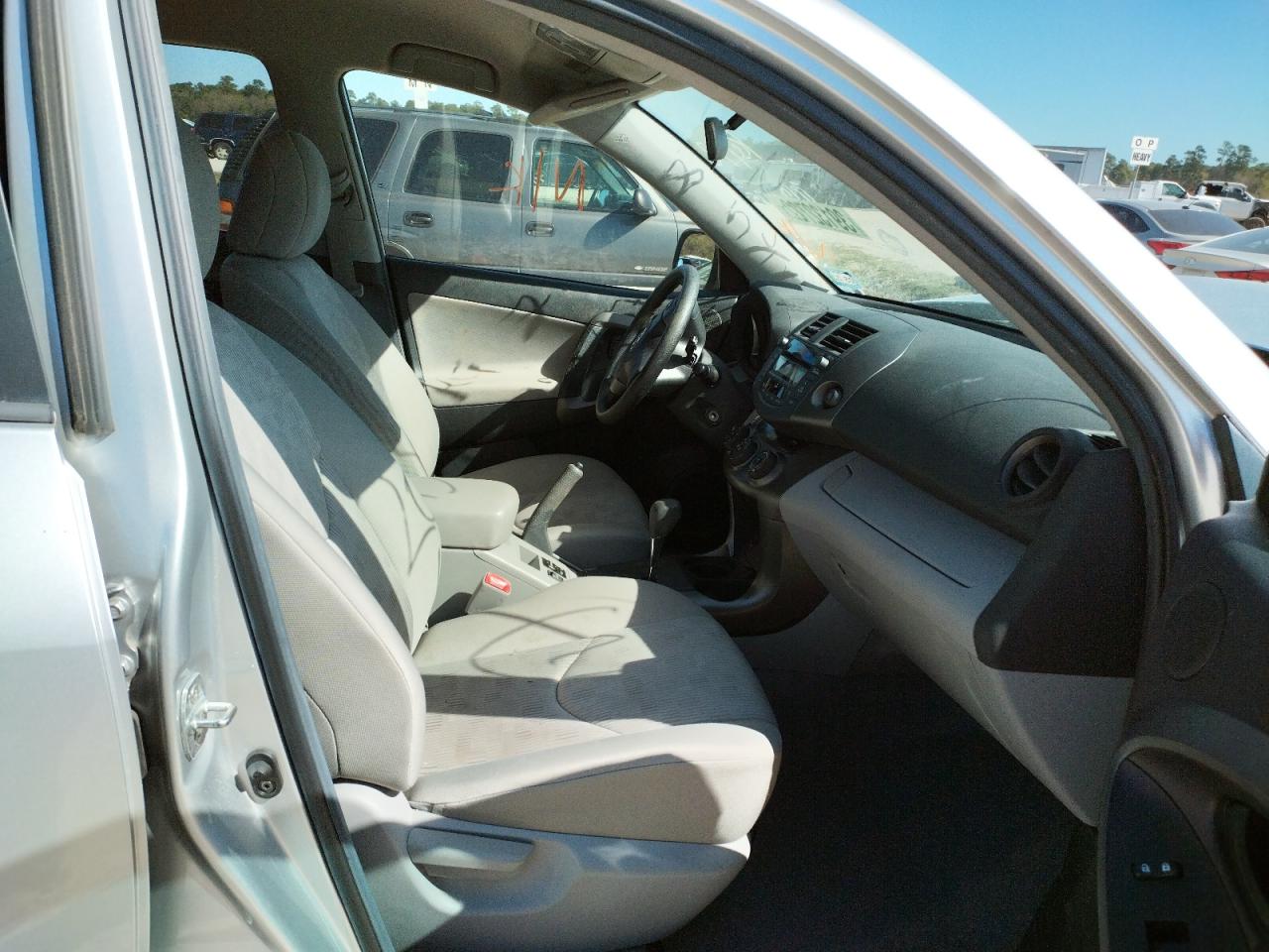 Photo 5 from auction – 2010 TOYOTA RAV4 with VIN 2T3ZF4DV1AW034075
