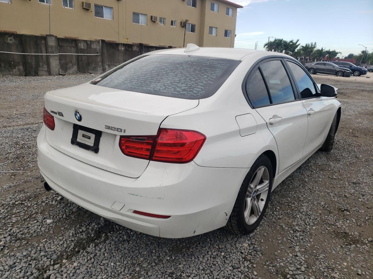 صورة رقم 4 من المزاد - 2013 BMW 320 I XDRI مع VIN WBA3C3C58DF981370