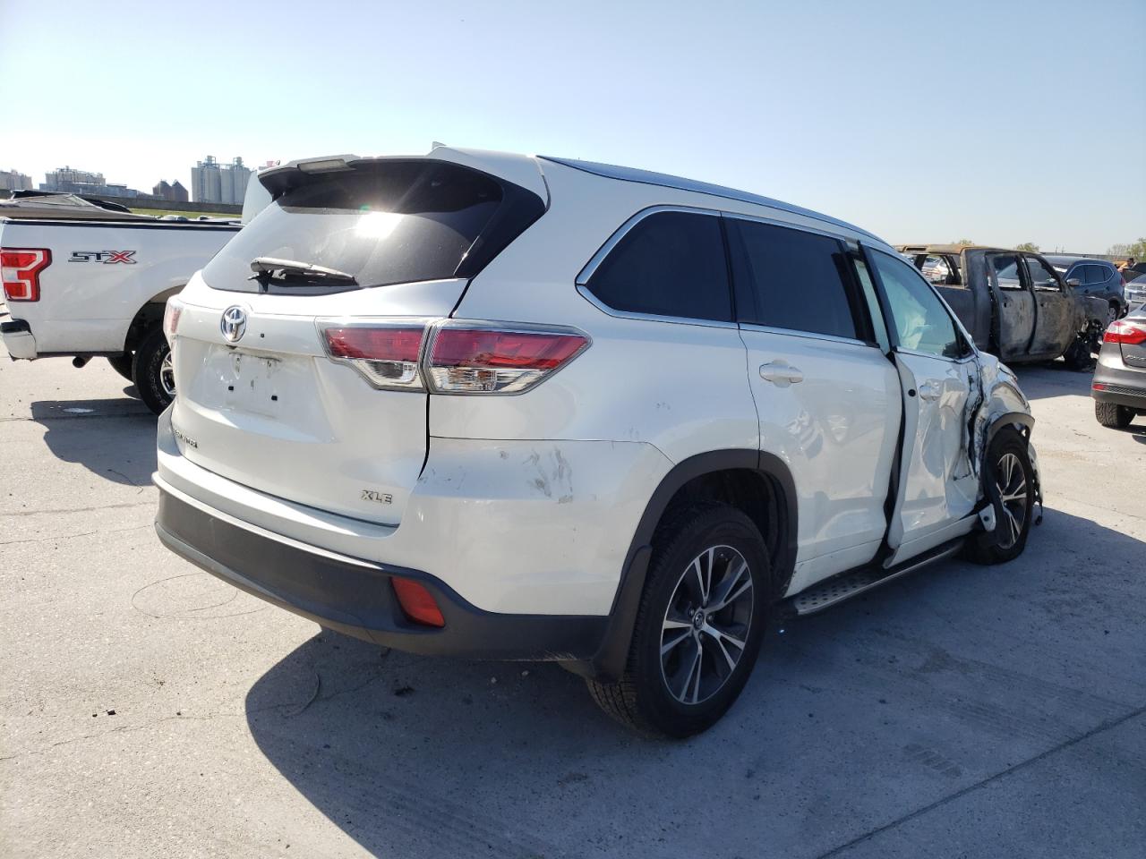 Zdjęcie 4 z aukcji – 2016 TOYOTA HIGHLANDER z VIN 5TDKKRFH2GS161834