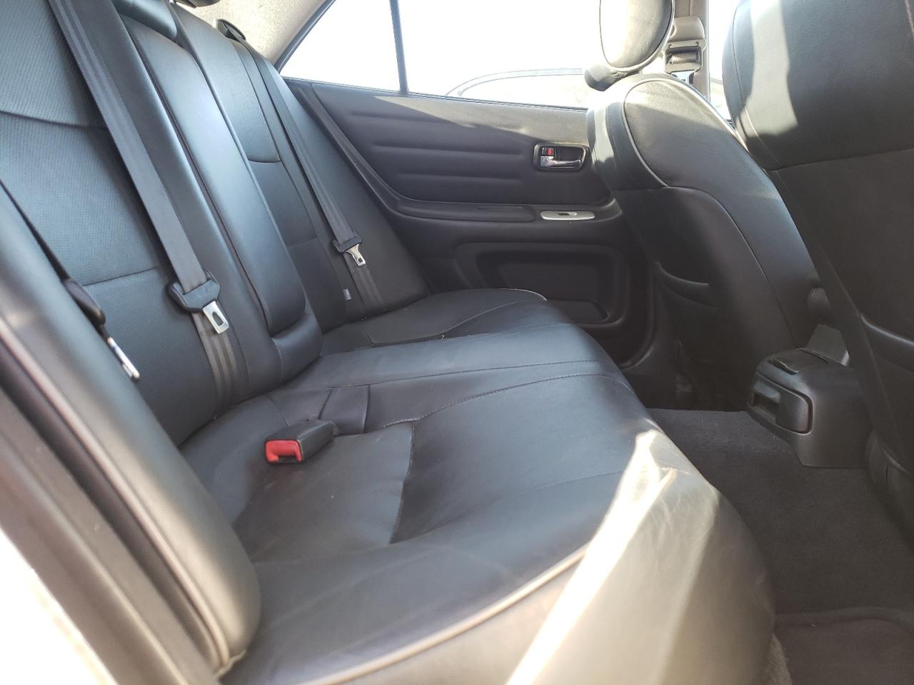 Photo 6 from auction – 2004 LEXUS IS 300 with VIN JTHBD192540086983