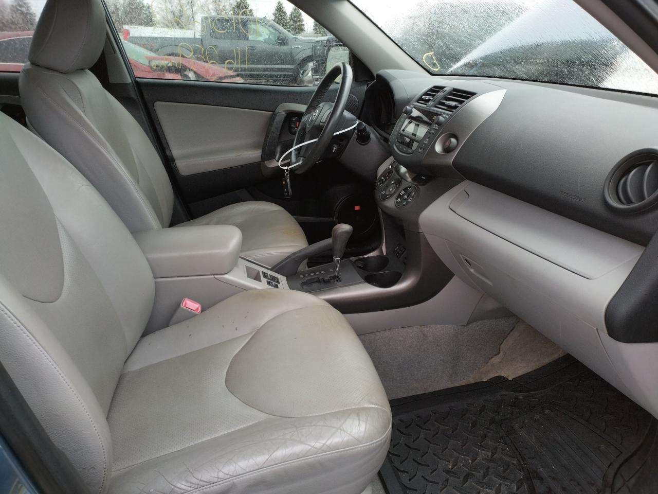 Photo 5 from auction – 2011 TOYOTA RAV4 LIMIT with VIN JTMDK4DV6B5100943