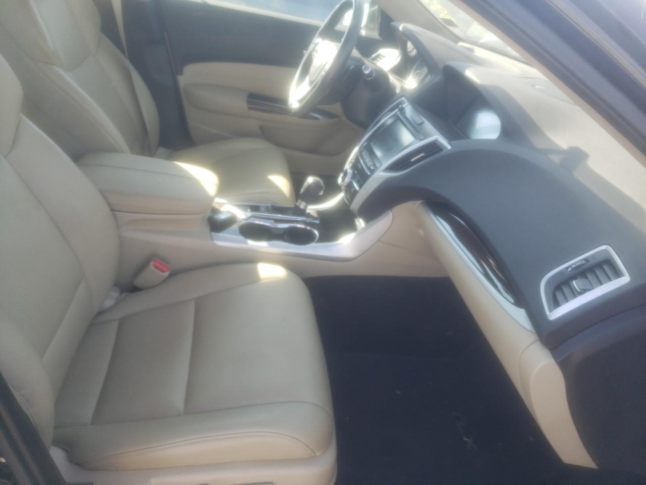 Photo 5 from auction – 2017 ACURA TLX with VIN 19UUB1F33HA008202