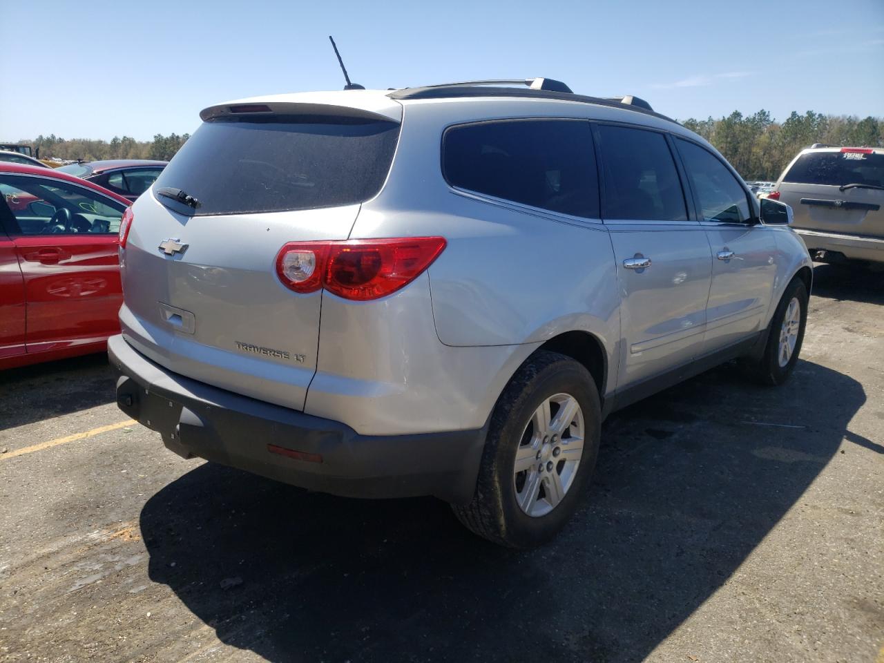 Photo 4 from auction – 2011 CHEVROLET TRAVERSE L with VIN 1GNKRGED1BJ300718