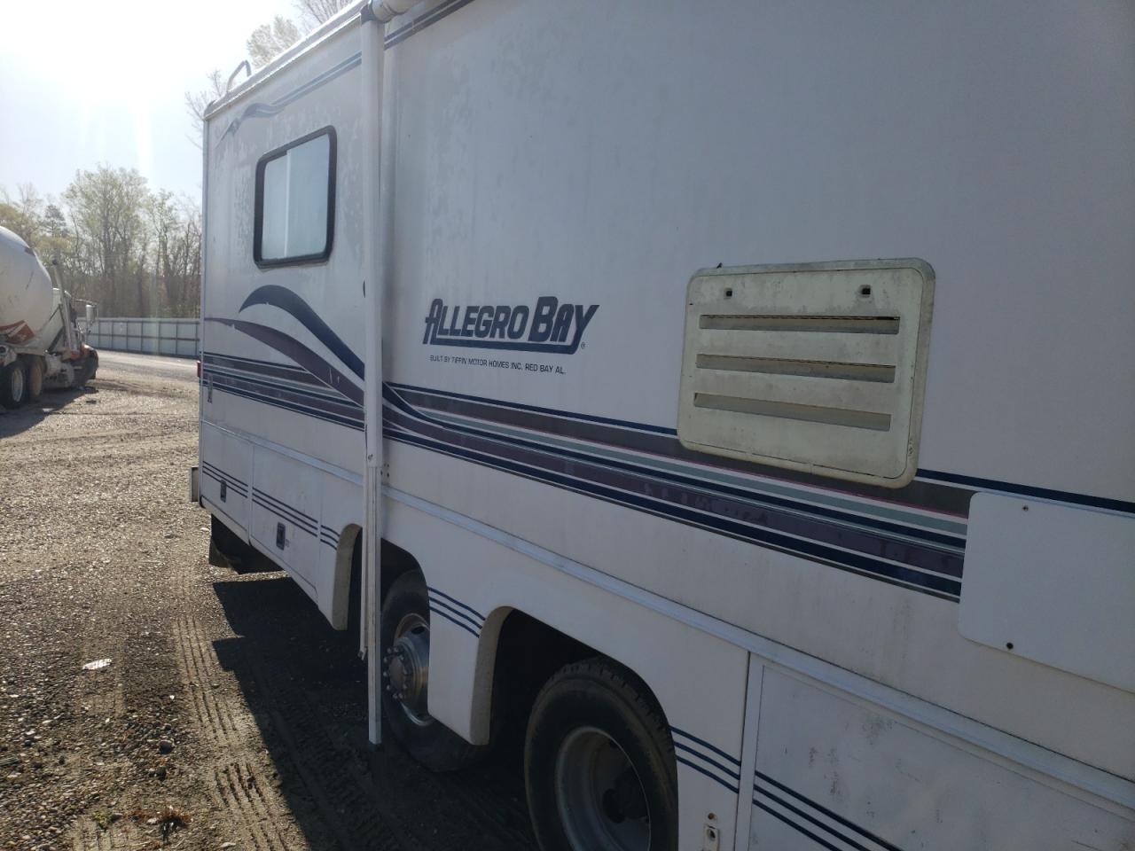 Photo 9 from auction – 1998 ALGR MOTORHOME with VIN 3FCMF53G9VJA22106