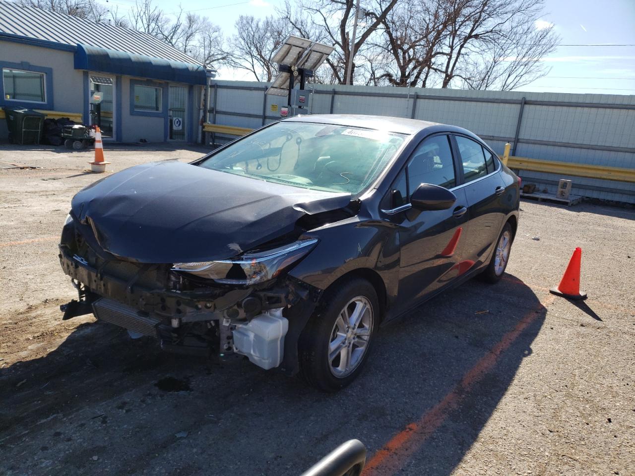 Photo 2 from auction – 2017 CHEVROLET CRUZE LT with VIN 1G1BE5SM1H7101034