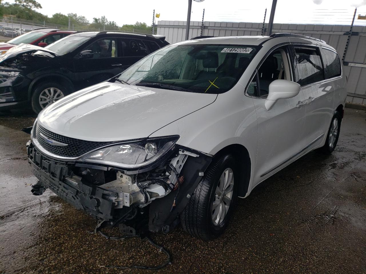 Фото 2 с аукциона – 2018 CHRYSLER PACIFICA T с VIN 2C4RC1BG5JR323093