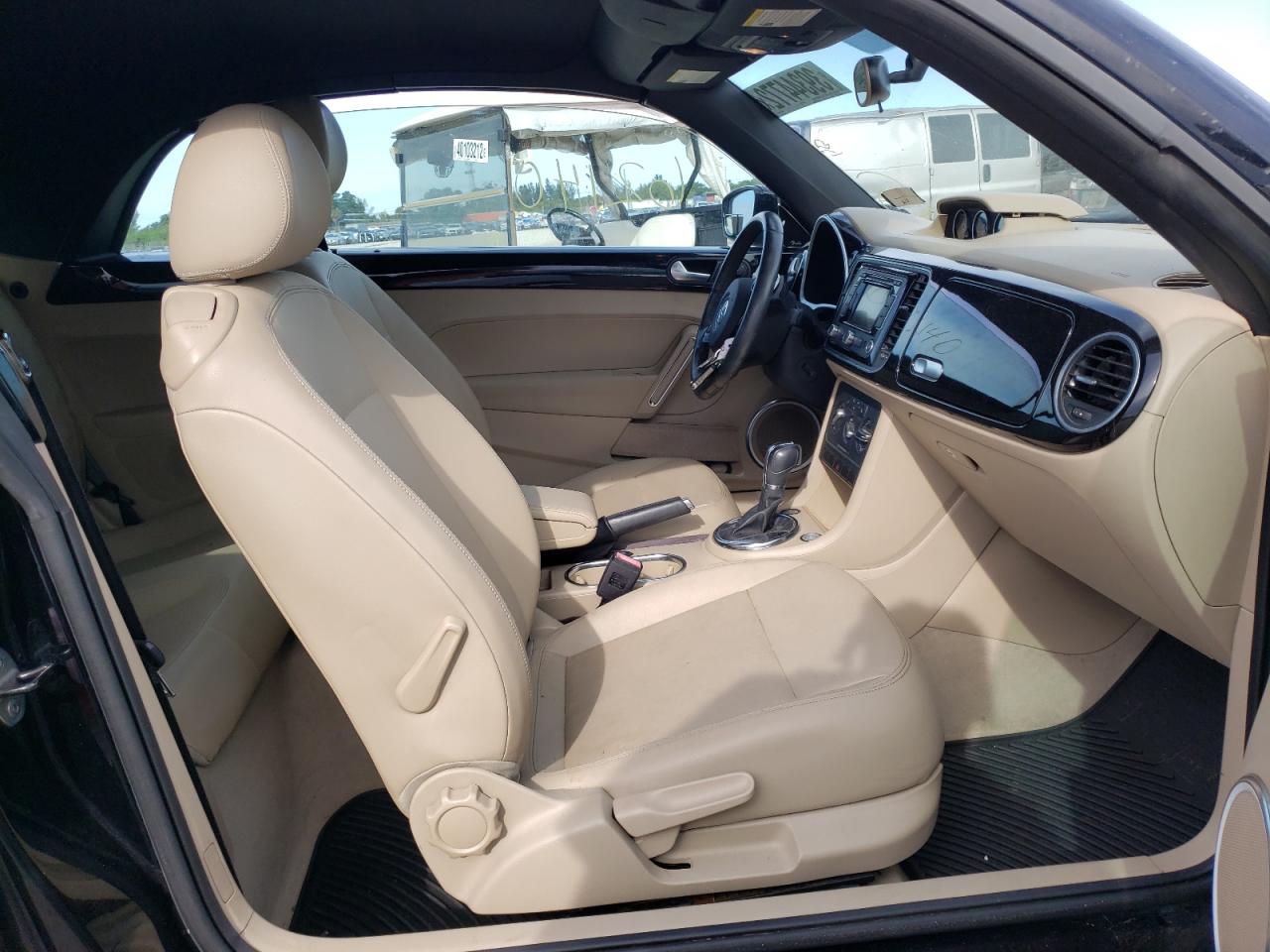 Photo 5 from auction – 2013 VOLKSWAGEN BEETLE with VIN 3VW5L7AT0DM810243