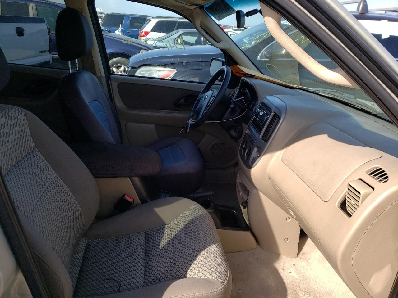 Photo 5 from auction – 2004 FORD ESCAPE XLT with VIN 1FMYU031X4KA42192
