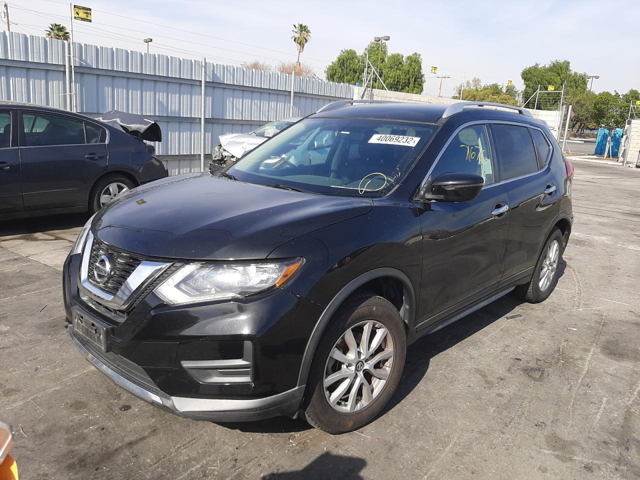 Photo 2 from auction – 2017 NISSAN ROGUE S with VIN KNMAT2MT2HP539329