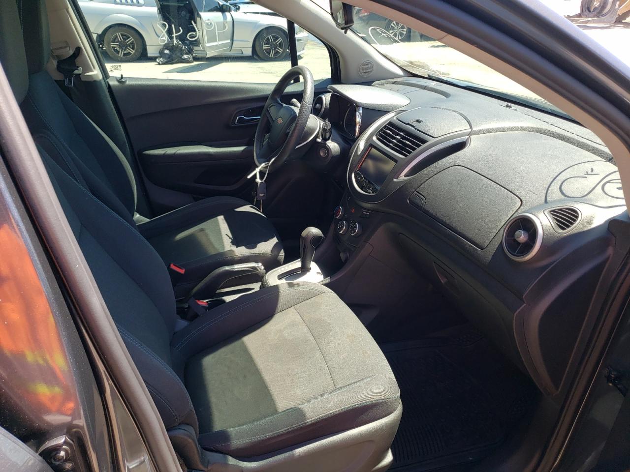 Photo 5 from auction – 2016 CHEVROLET TRAX LS with VIN 3GNCJKSB1GL244992