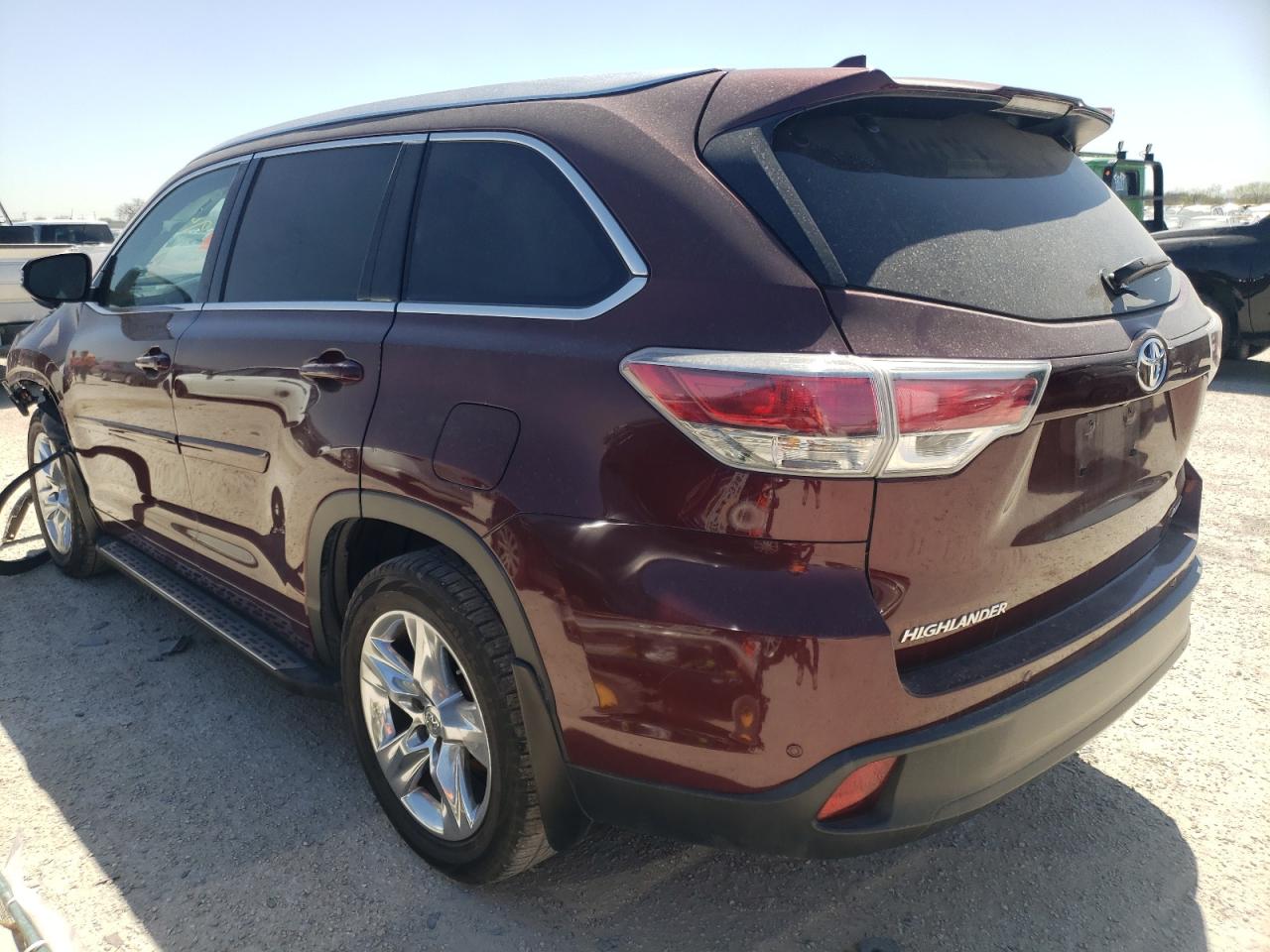 Photo 3 from auction – 2014 TOYOTA HIGHLANDER with VIN 5TDYKRFH0ES004861
