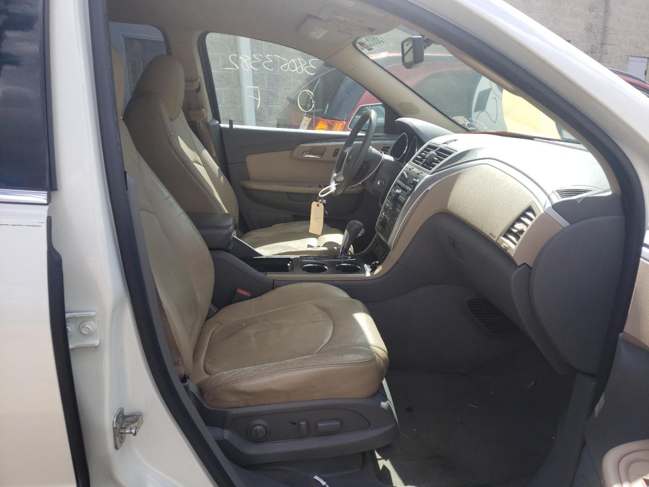 Photo 5 from auction – 2011 CHEVROLET TRAVERSE L with VIN 1GNKRJED7BJ359902