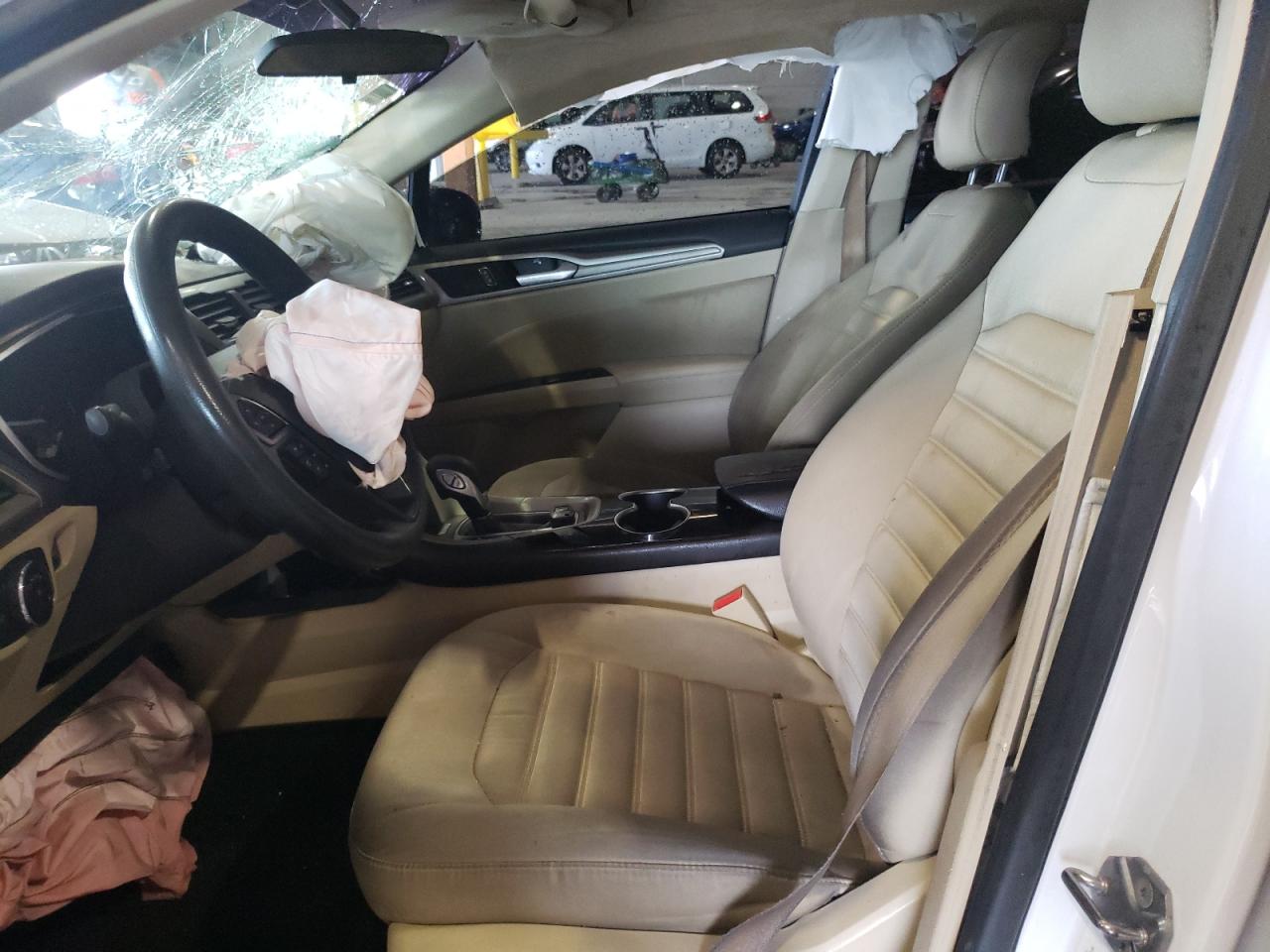 Photo 5 from auction – 2016 FORD FUSION SE with VIN 3FA6P0LU2GR388174