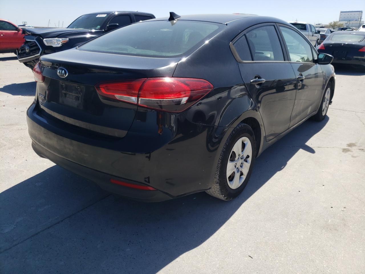 Photo 4 from auction – 2017 KIA FORTE LX with VIN 3KPFK4A77HE084909