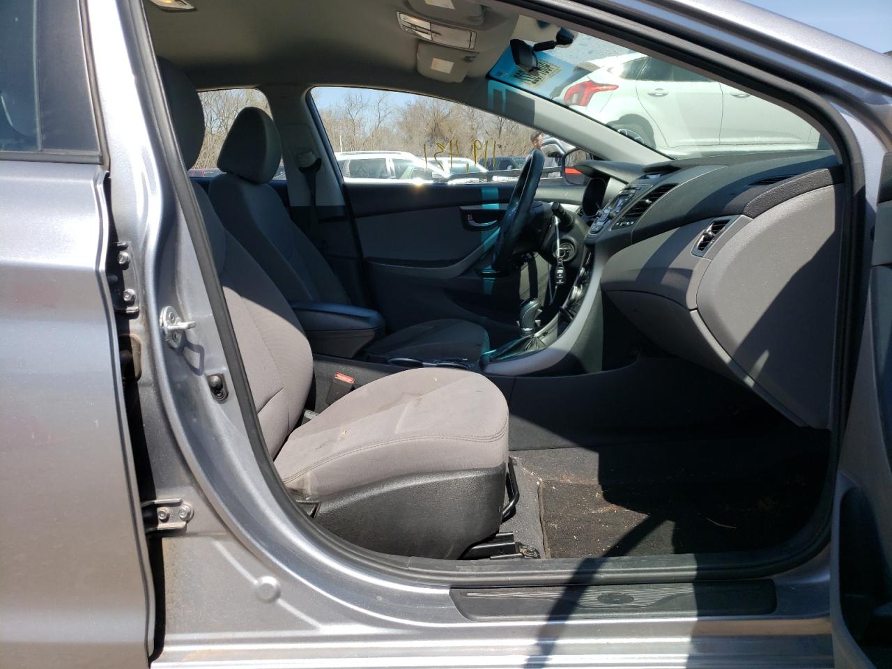 Photo 5 from auction – 2016 HYUNDAI ELANTRA SE with VIN 5NPDH4AEXGH735903