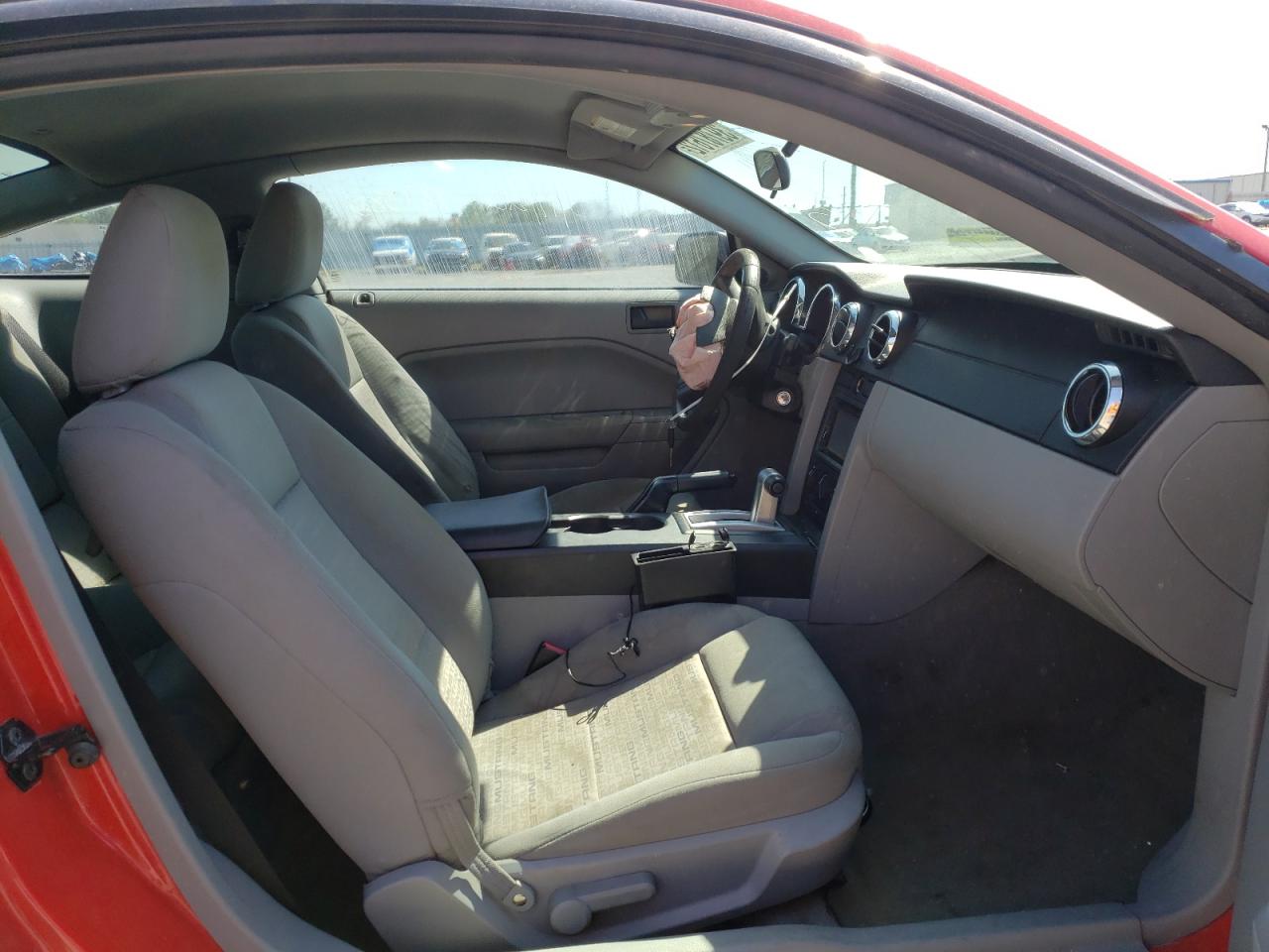 Photo 5 from auction – 2005 FORD MUSTANG with VIN 1ZVFT80N355158965