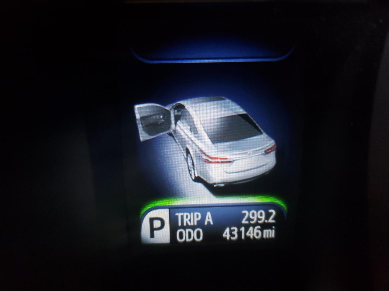 Photo 8 from auction – 2015 TOYOTA AVALON XLE with VIN 4T1BK1EB4FU162147