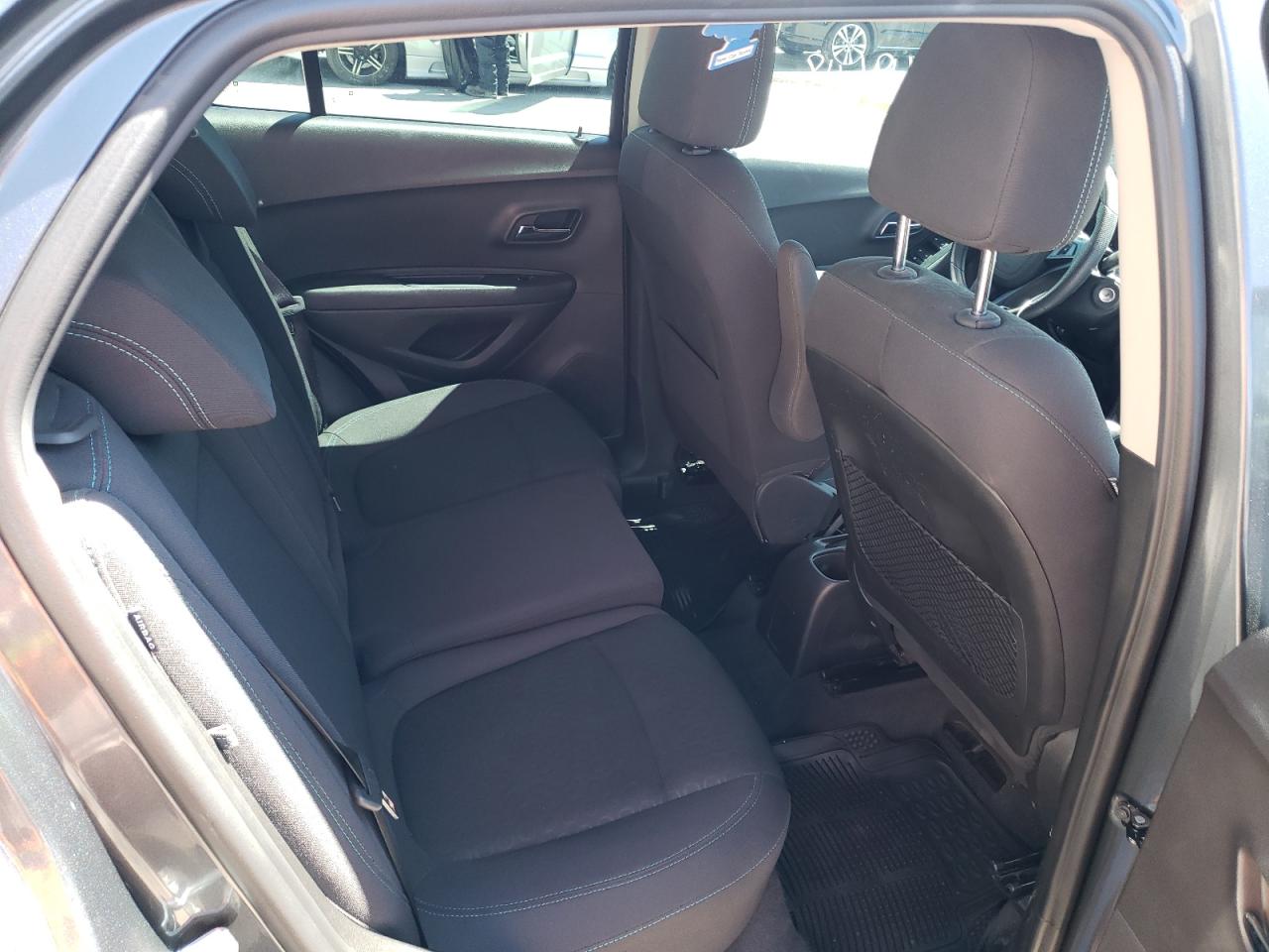 Photo 6 from auction – 2016 CHEVROLET TRAX LS with VIN 3GNCJKSB1GL244992