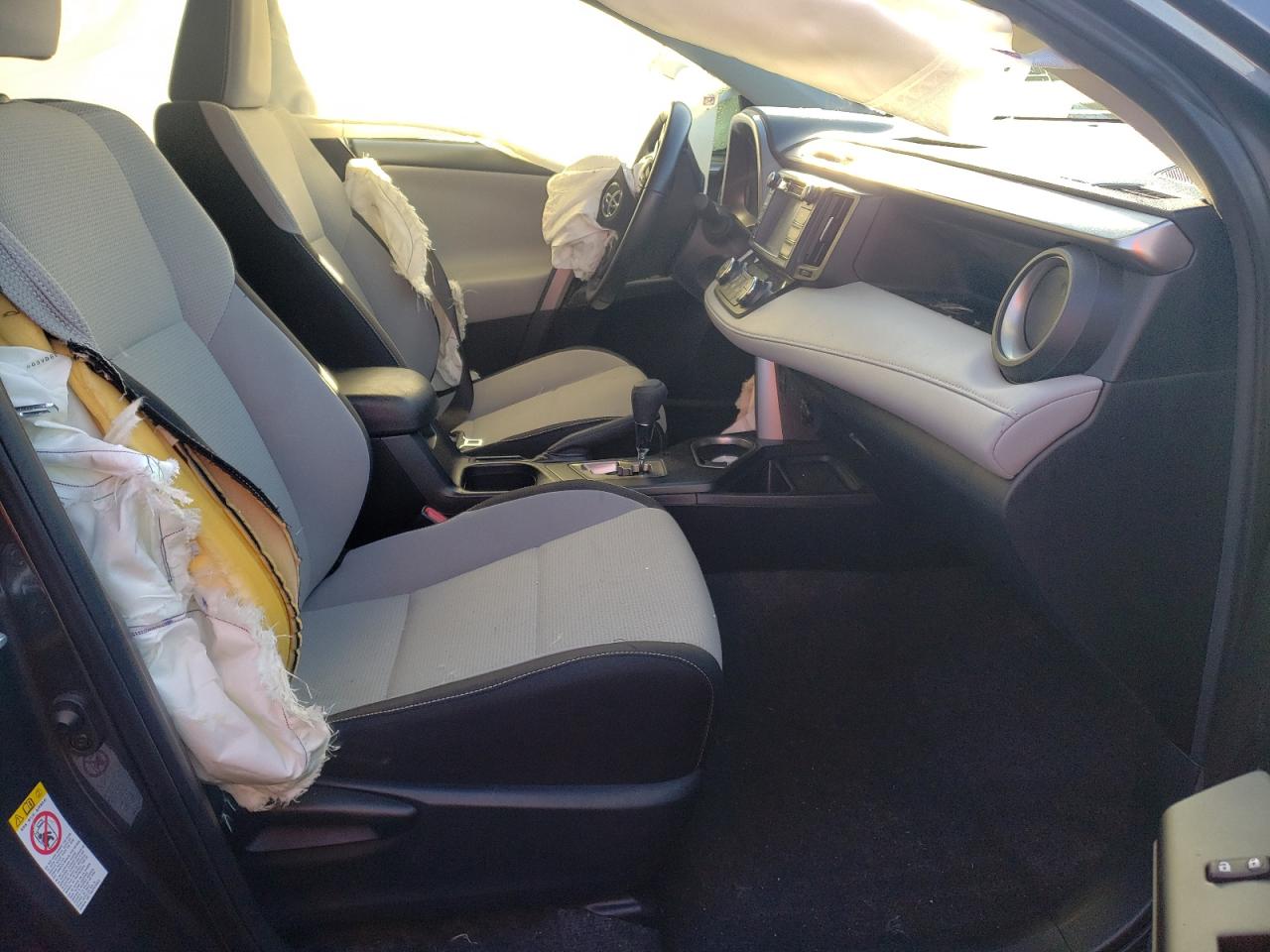 Photo 5 from auction – 2016 TOYOTA RAV4 XLE with VIN JTMWFREV2GD091843