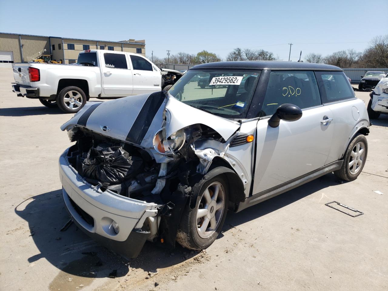 Photo 9 from auction – 2008 MINI COOPER with VIN WMWMF33578TT63119