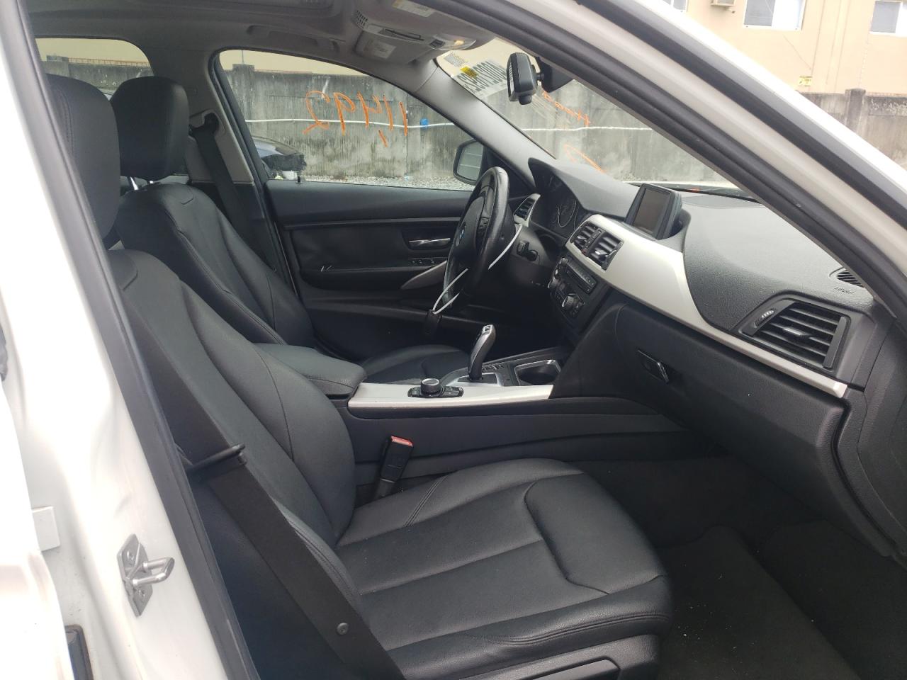 صورة رقم 5 من المزاد - 2013 BMW 320 I XDRI مع VIN WBA3C3C58DF981370