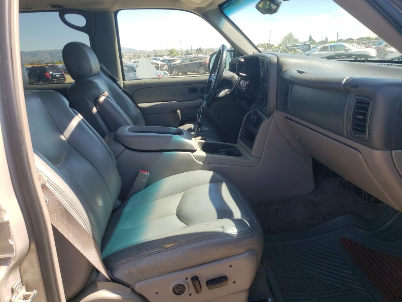 Photo 5 from auction – 2005 GMC YUKON with VIN 1GKEK13T85J112403