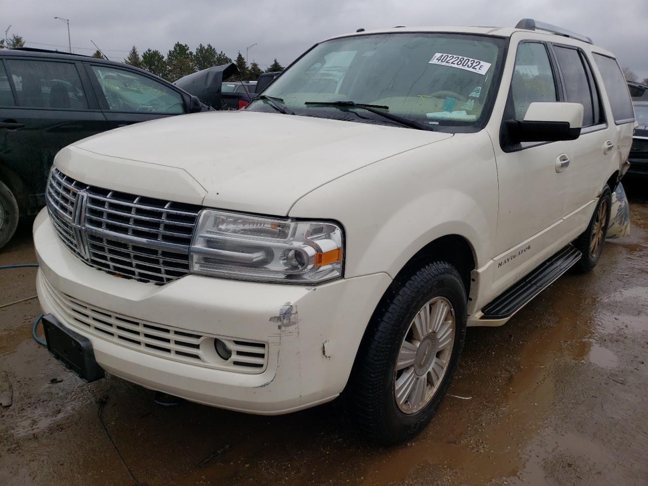 Photo 2 from auction – 2008 LINCOLN NAVIGATOR with VIN 5LMFU27518LJ04687