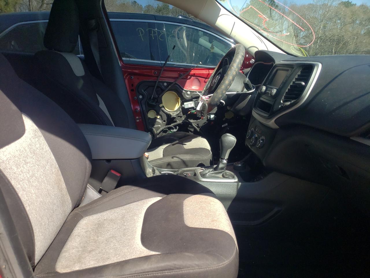 Photo 5 from auction – 2014 JEEP CHEROKEE S with VIN 1C4PJMAB5EW210391