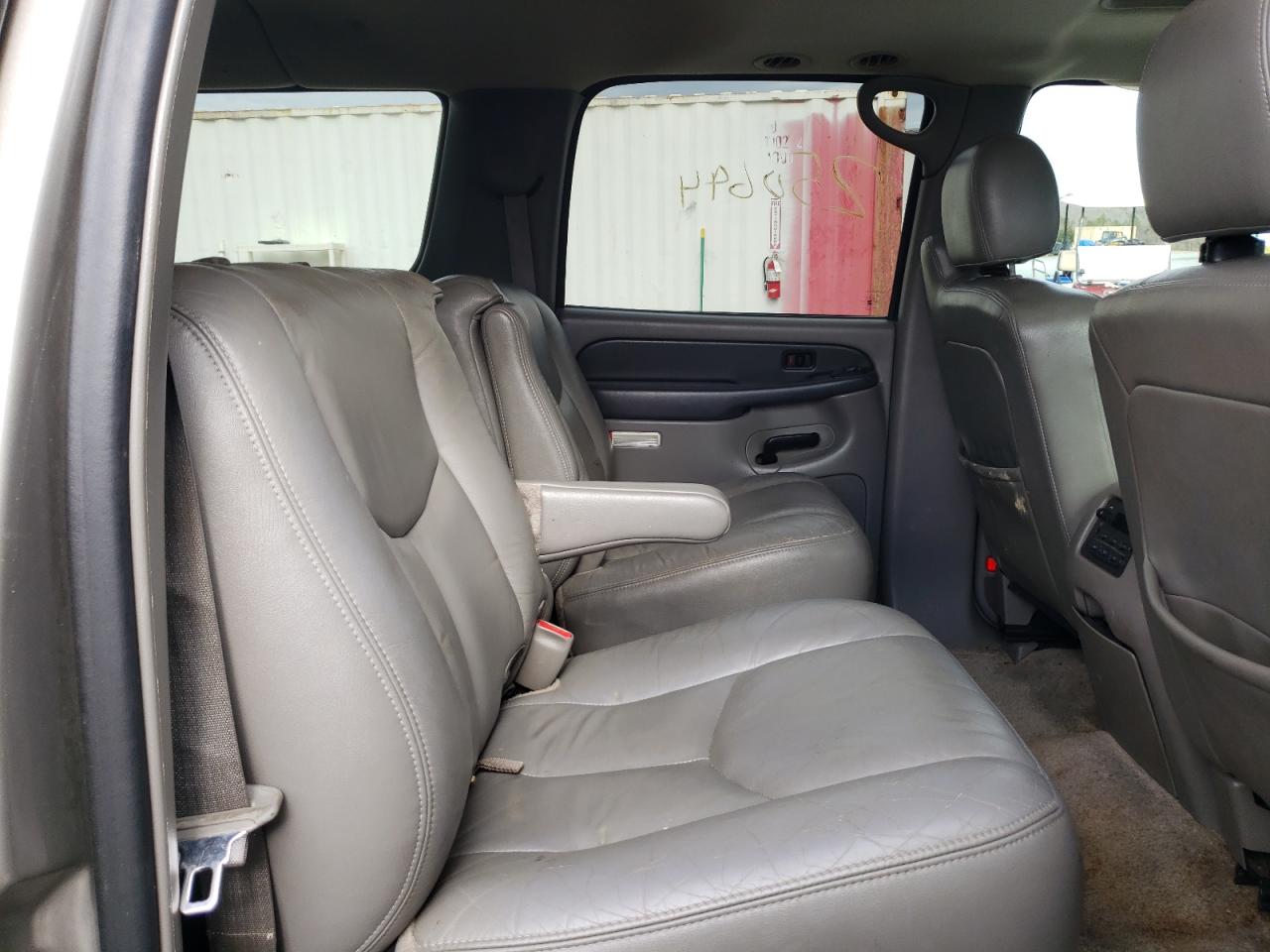 Photo 6 from auction – 2003 CHEVROLET SUBURBAN K with VIN 3GNFK16Z33G248914