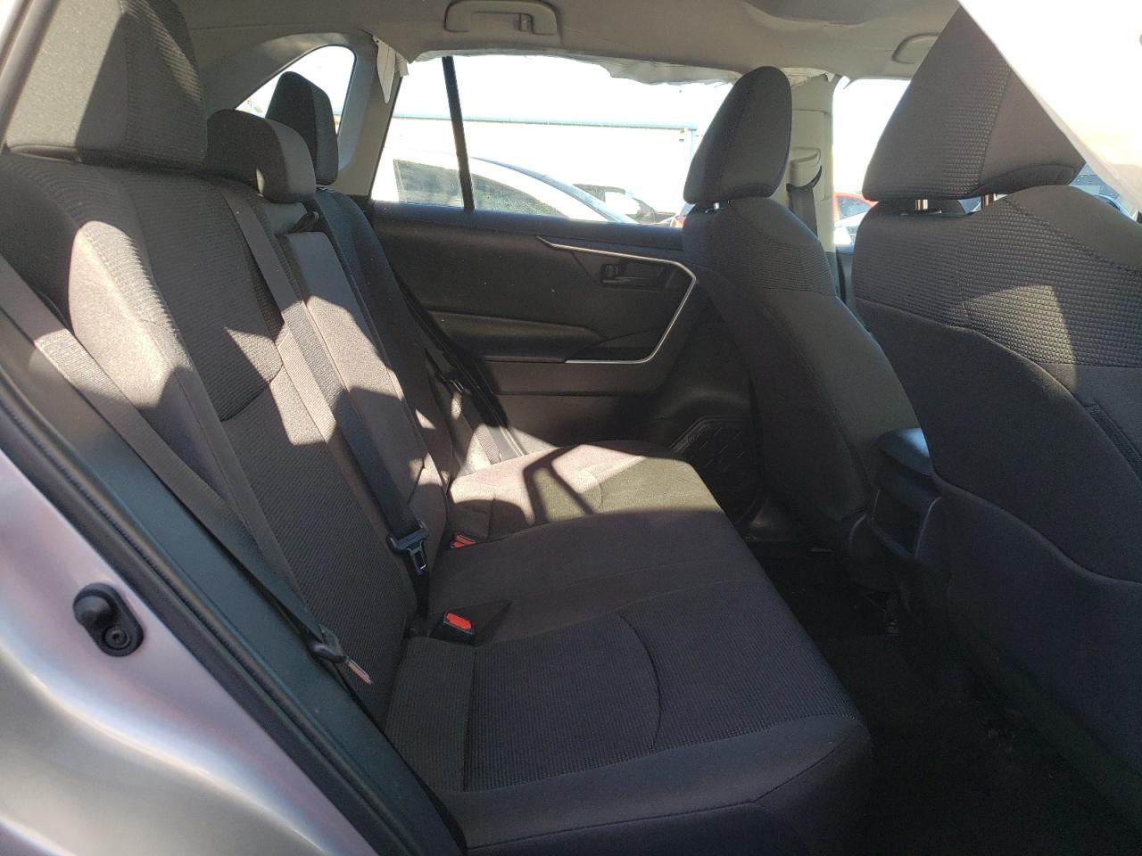 Photo 6 from auction – 2019 TOYOTA RAV4 LE with VIN 2T3H1RFV3KW055757