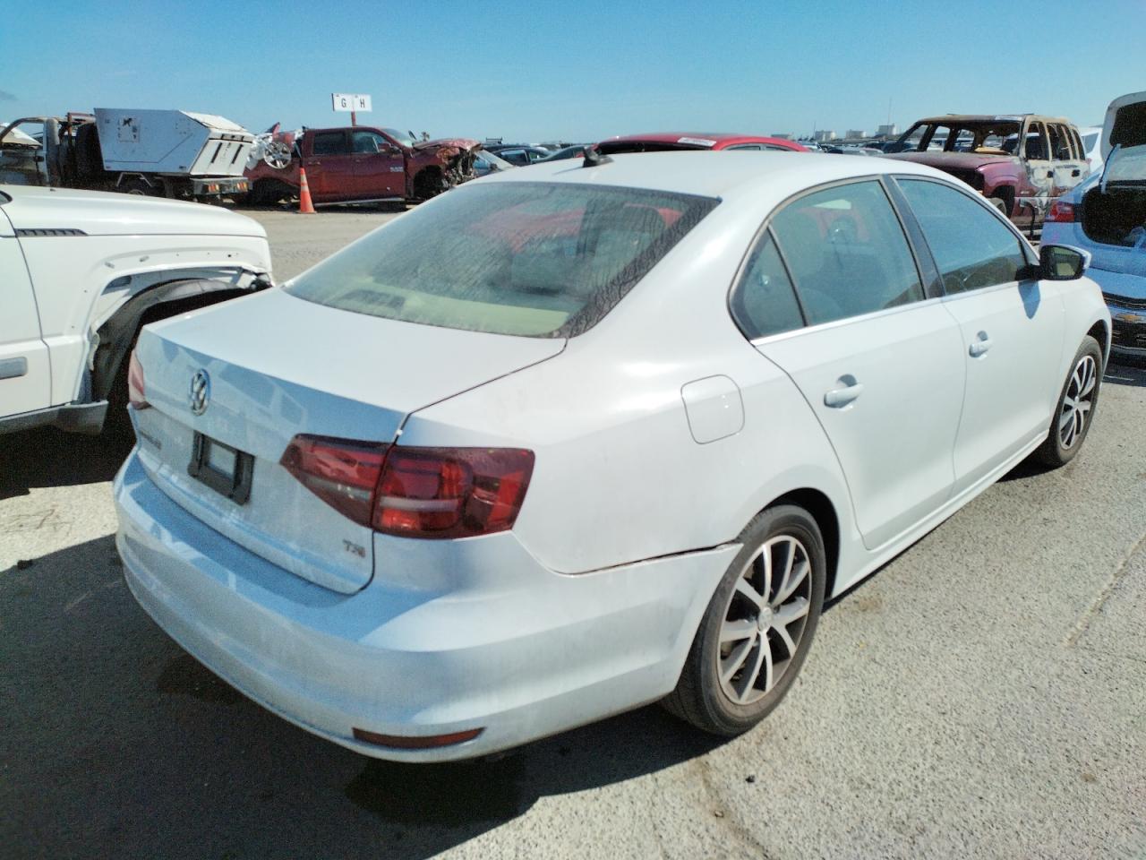 Photo 4 from auction – 2018 VOLKSWAGEN JETTA SE with VIN 3VWDB7AJ2JM242554