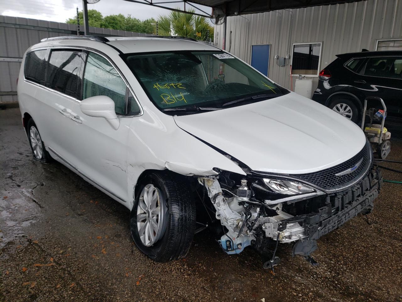 CHRYSLER PACIFICA T 2018 with VIN 2C4RC1BG5JR323093 - Photo from auction