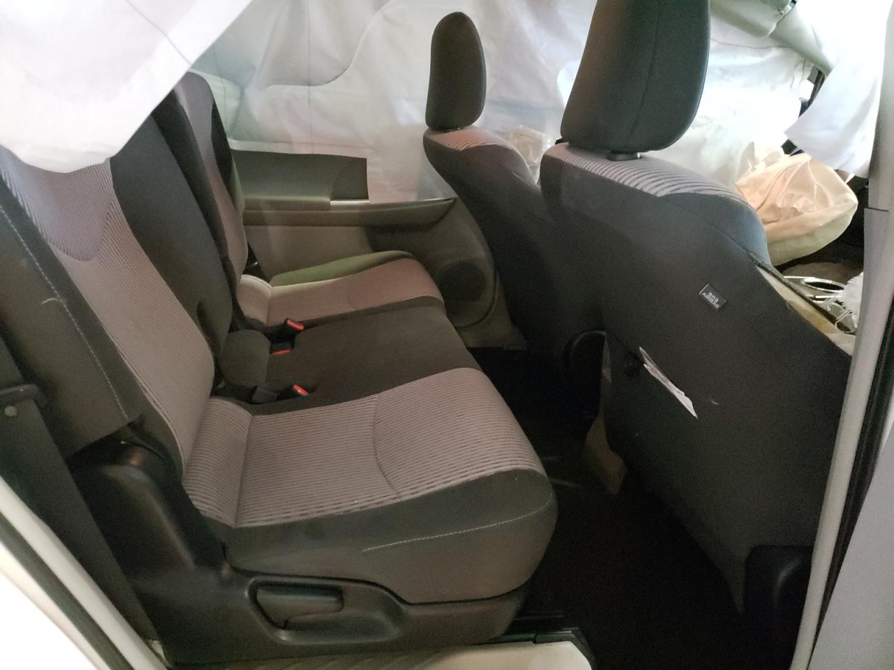 Photo 6 from auction – 2017 TOYOTA PRIUS V with VIN JTDZN3EU3HJ065470