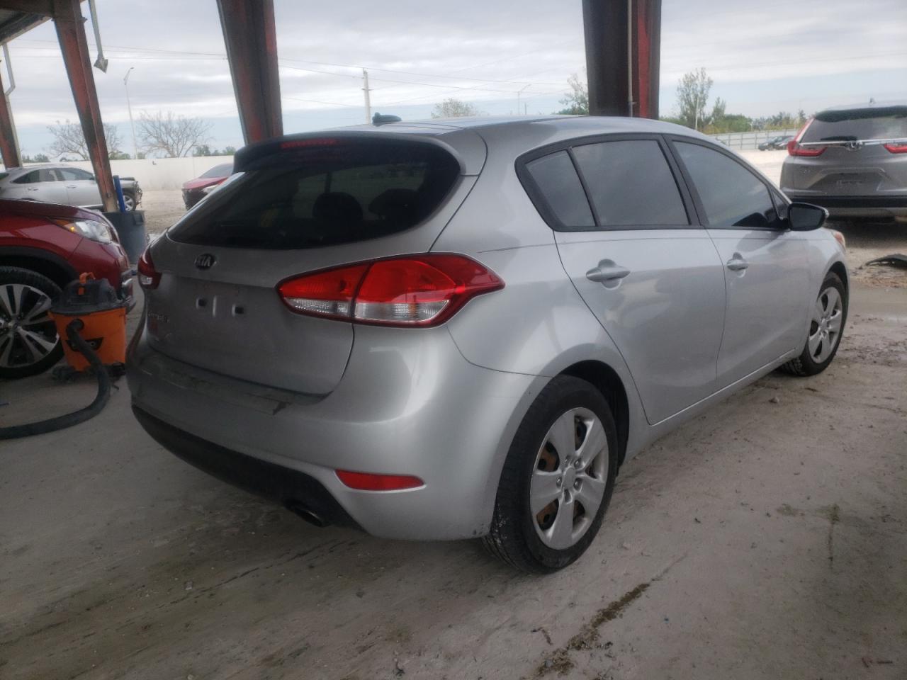 Photo 4 from auction – 2016 KIA FORTE LX with VIN KNAFK5A86G5601378