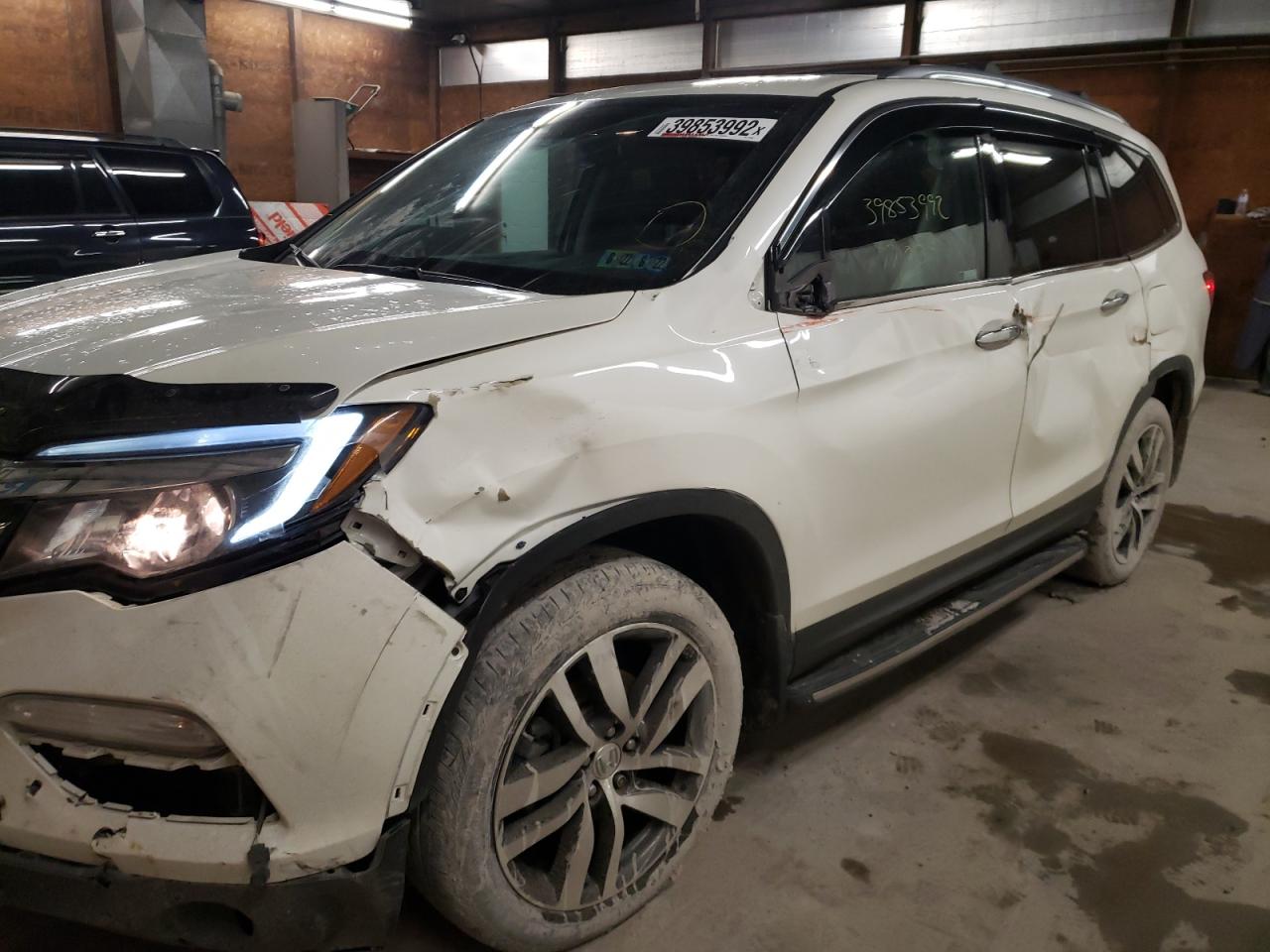 Photo 9 from auction – 2017 HONDA PILOT TOUR with VIN 5FNYF6H96HB095832