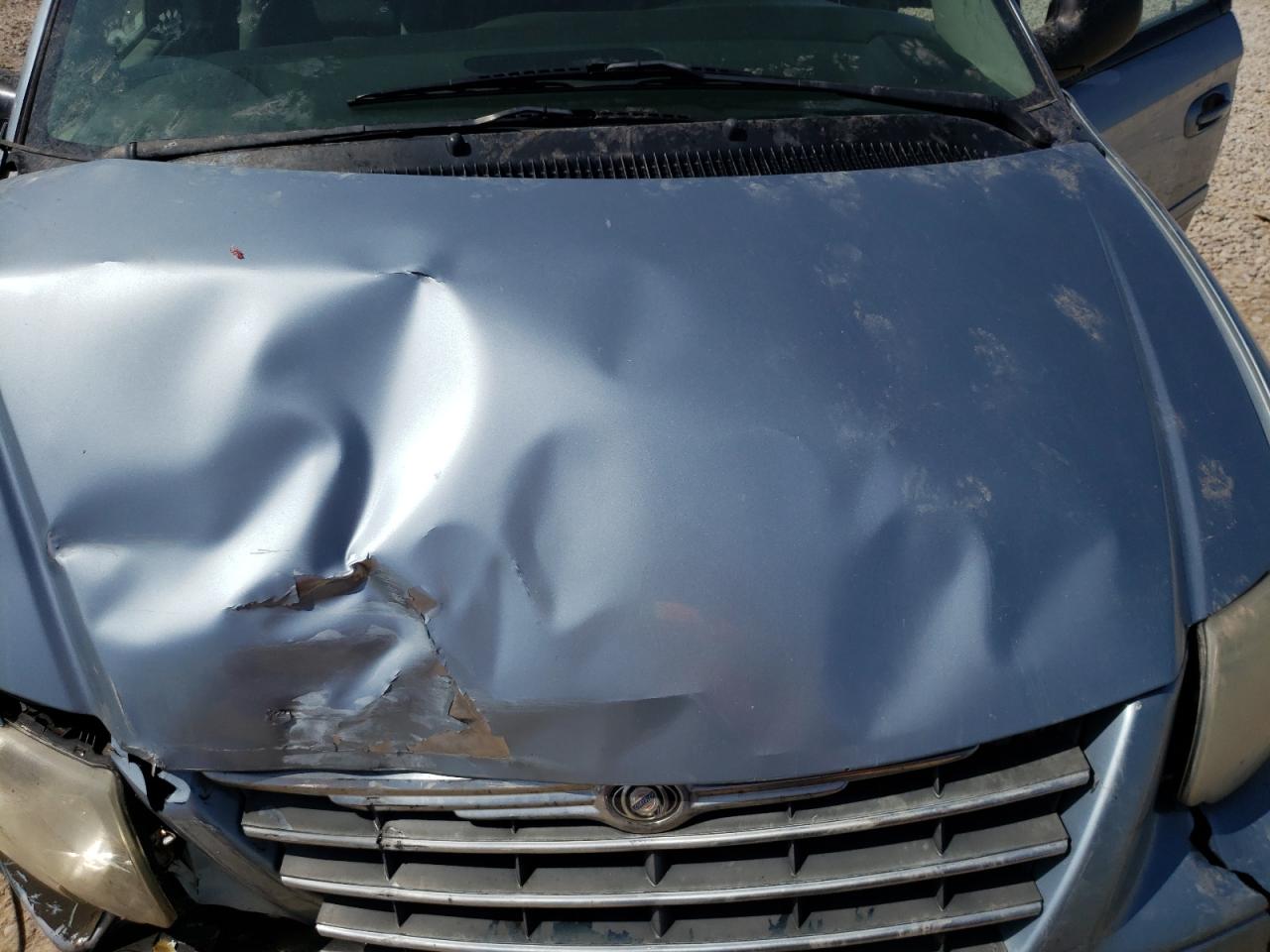 Photo 7 from auction – 2005 CHRYSLER TOWN & COU with VIN 2C4GP44R45R558747