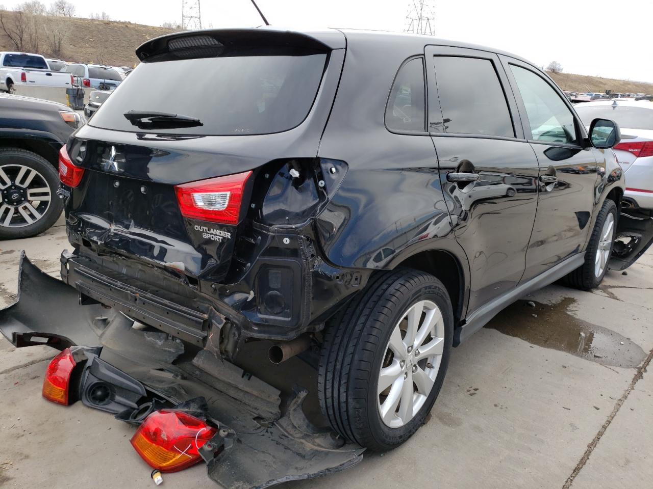 Photo 4 from auction – 2014 MITSUBISHI OUTLANDER with VIN 4A4AR3AUXEE003648
