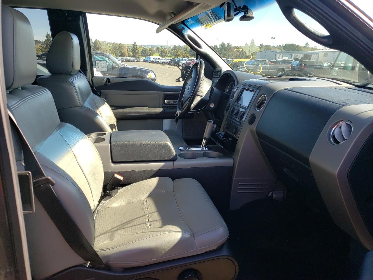 Photo 5 from auction – 2006 FORD F150 with VIN 1FTPX145X6NB21099