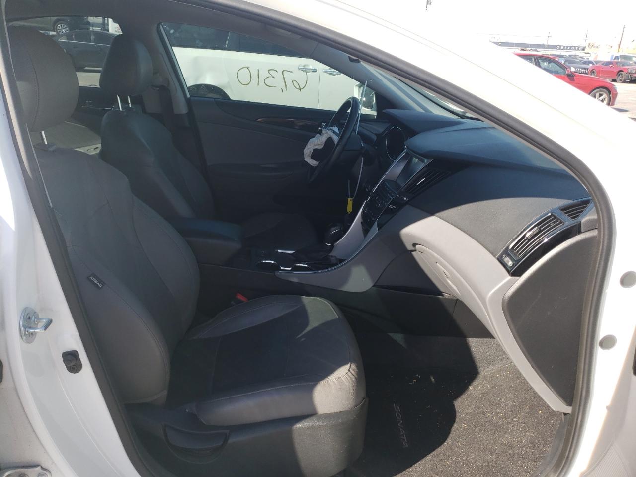 Photo 5 from auction – 2014 HYUNDAI SONATA SE with VIN 5NPEC4AC1EH930206
