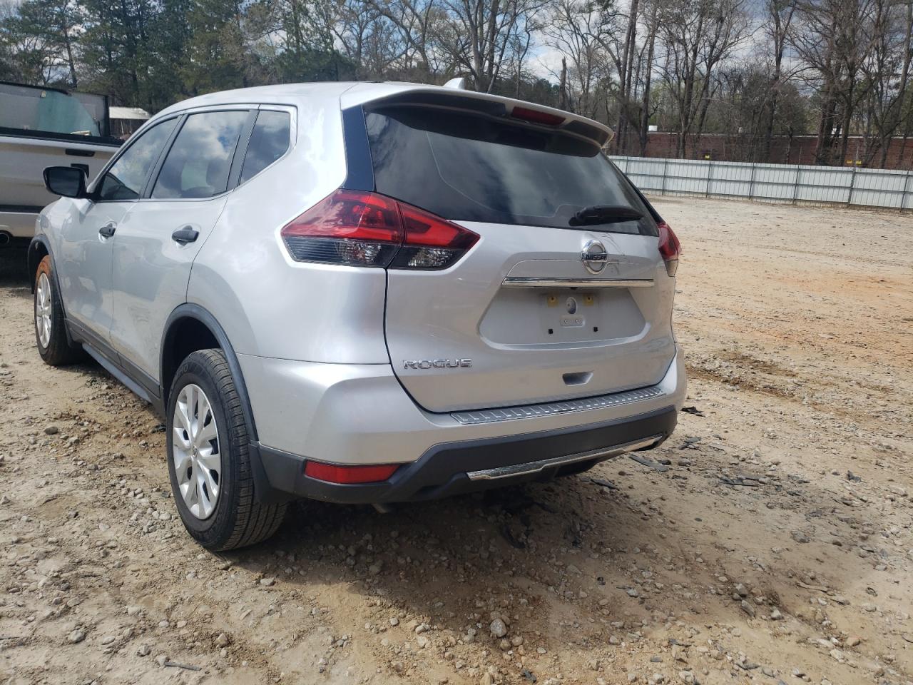 Photo 3 from auction – 2018 NISSAN ROGUE S with VIN KNMAT2MT6JP531207