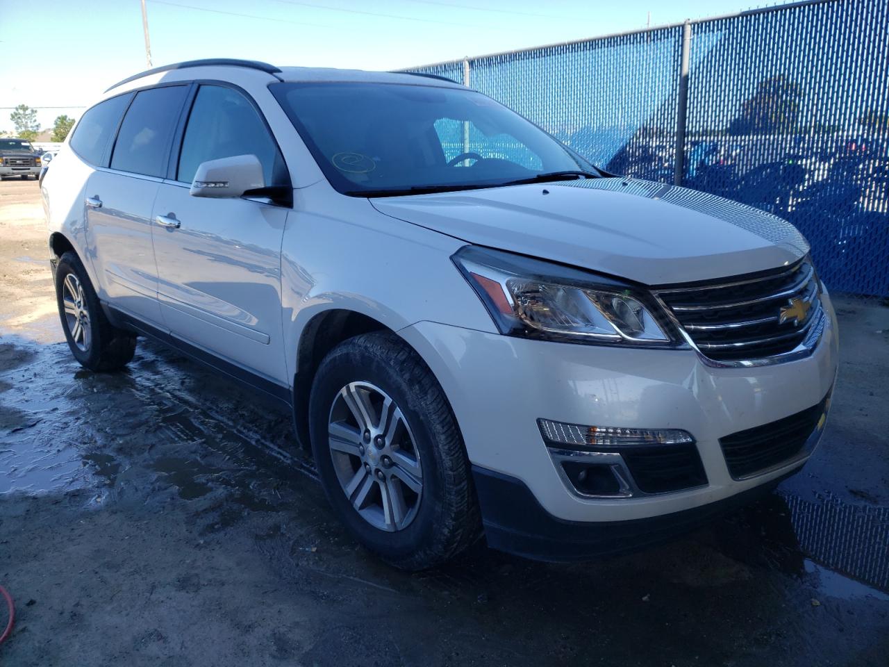 CHEVROLET TRAVERSE L 2017 with VIN 1GNKRHKD3HJ329205 - Photo from auction