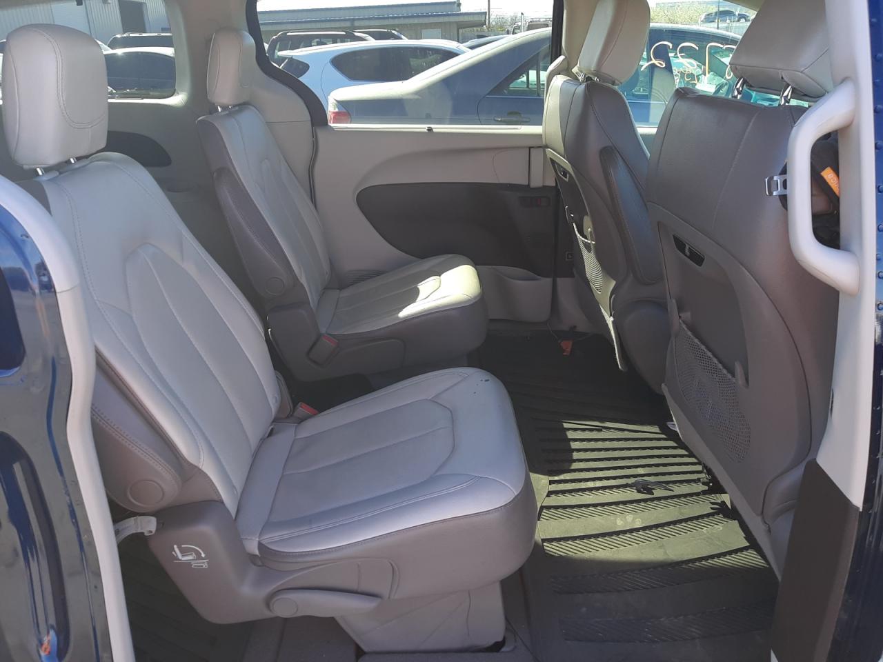 Photo 6 from auction – 2018 CHRYSLER PACIFICA T with VIN 2C4RC1BG1JR233424