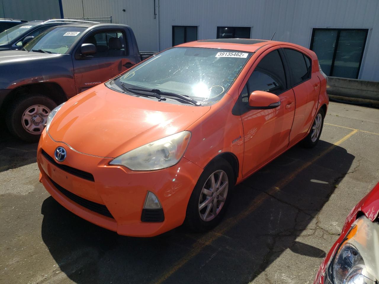 Photo 2 from auction – 2012 TOYOTA PRIUS C with VIN JTDKDTB30C1013383
