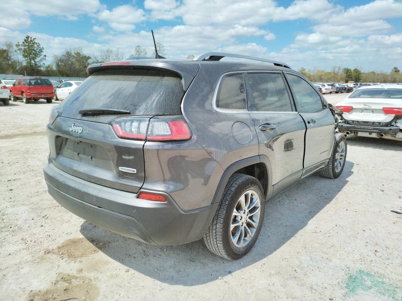 Photo 4 from auction – 2019 JEEP CHEROKEE L with VIN 1C4PJLLB1KD490678