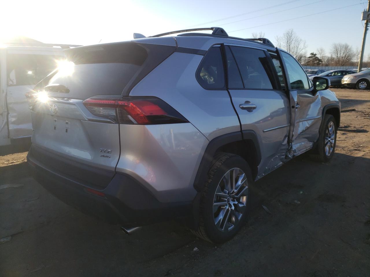 Photo 4 from auction – 2019 TOYOTA RAV4 XLE P with VIN 2T3A1RFVXKC026212