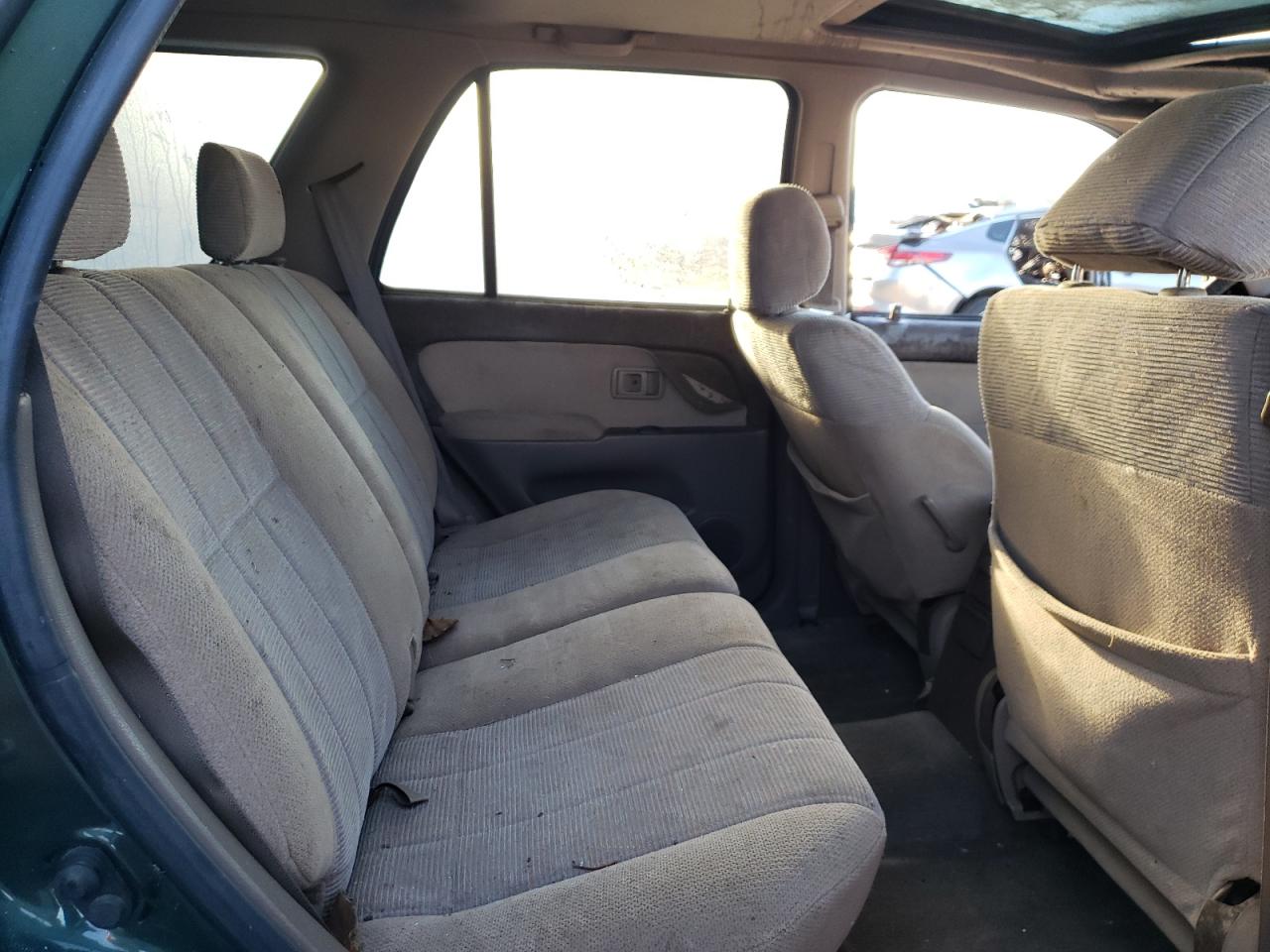 Photo 6 from auction – 2000 TOYOTA 4RUNNER SR with VIN JT3GN86R4Y0168793