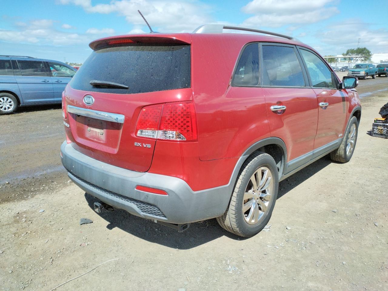 Photo 4 from auction – 2011 KIA SORENTO EX with VIN 5XYKUDA28BG054874