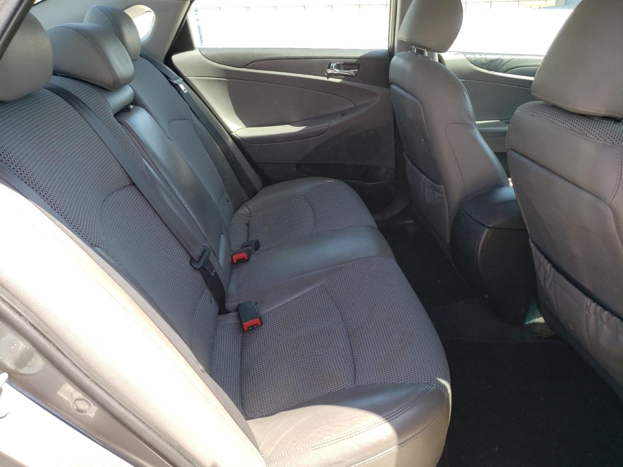 Photo 6 from auction – 2011 HYUNDAI SONATA SE with VIN 5NPEC4AC4BH156903